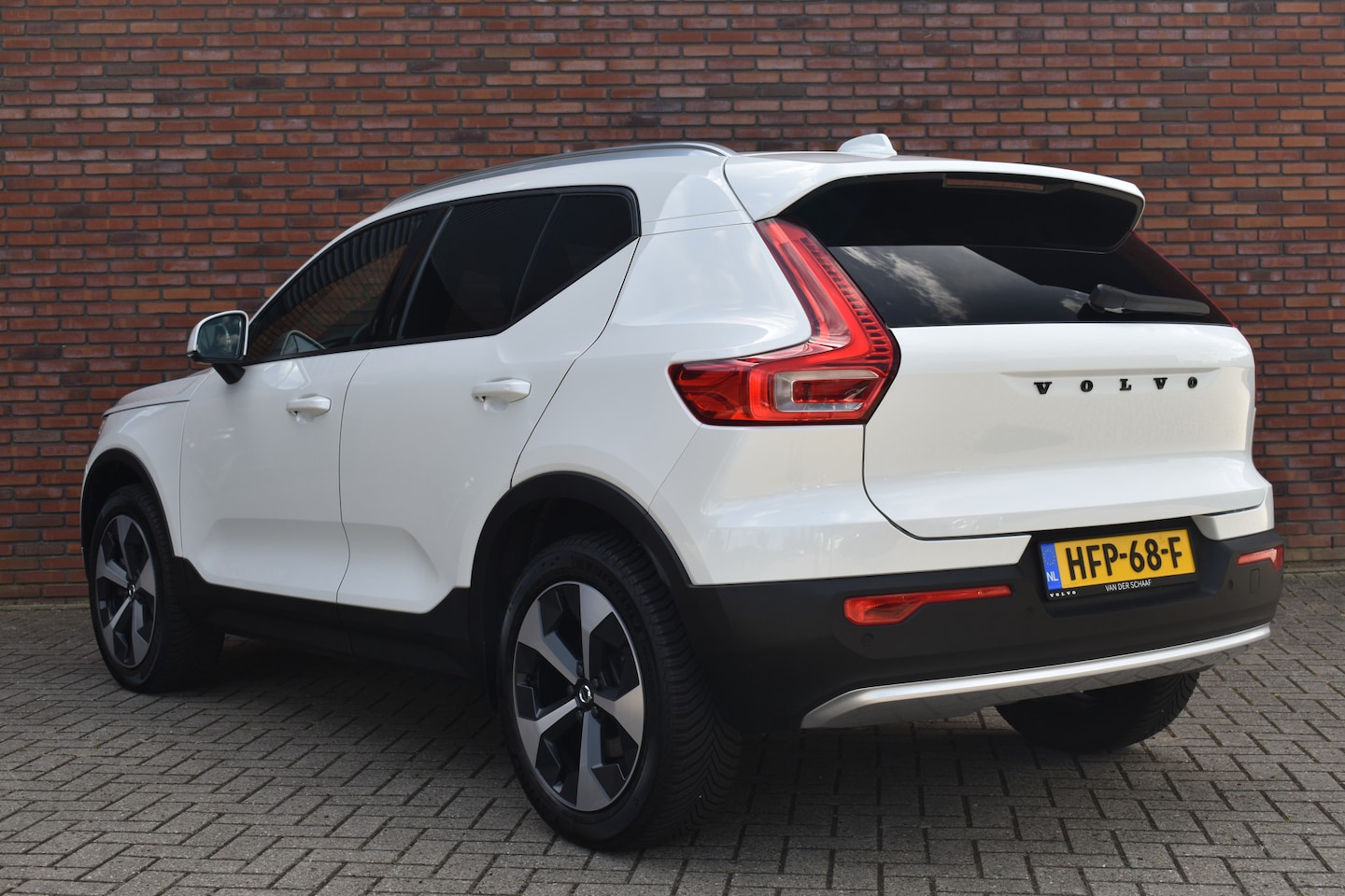 Volvo XC40 - B3 177PK Core | 19" | Trekhaak | All-Season | Lighting | Power Seats | - AutoWereld.nl