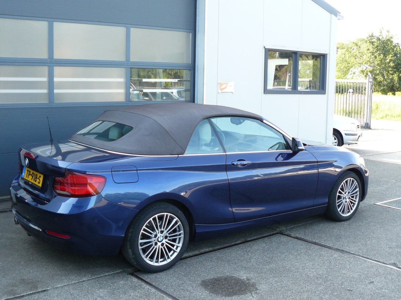 BMW 2-serie Cabrio - 220i High Executive 49000 Km in nieuw staat - AutoWereld.nl