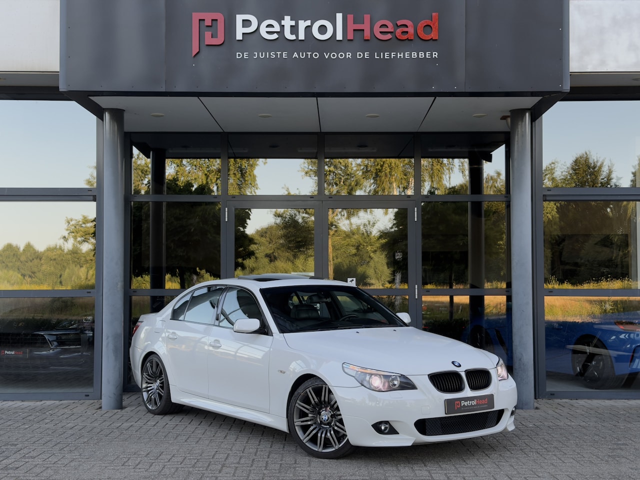 BMW 5-serie - 550i Executive 550i Executive, M-Sport, BTW, Youngtimer, Prachtstaat - AutoWereld.nl