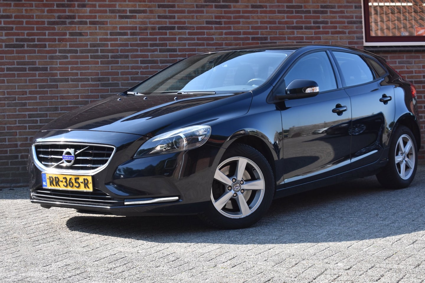 Volvo V40 - 2.0 D4 R-Design Business '14 Xenon Airco Cruise - AutoWereld.nl