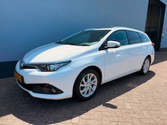 Toyota Auris Touring Sports - 1.2T Dynamic - Dealer Onderhouden - Navi