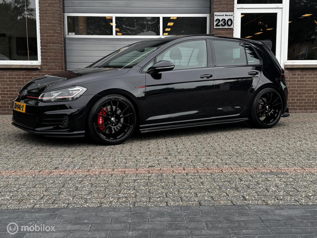 Volkswagen Golf - 2.0 TSI GTI Performance DSG PANO/CAM/XENON - AutoWereld.nl