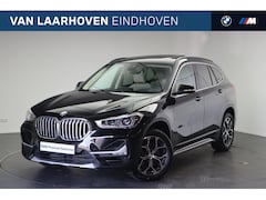 BMW X1 - sDrive20i High Executive Automaat / Panoramadak / Sportstoelen / Head-Up / LED / Getint gl