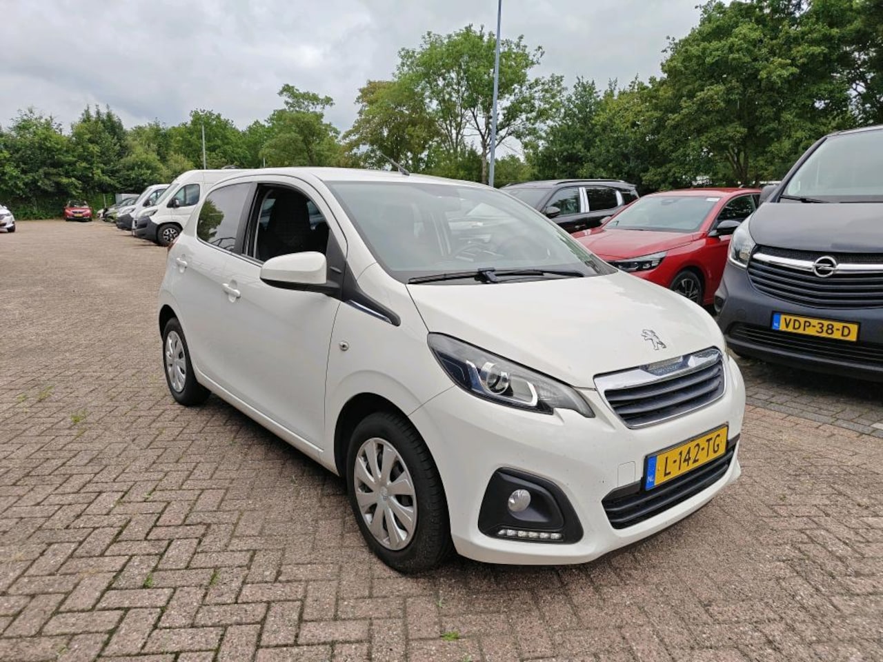 Peugeot 108 - 1.0 e-VTi 72pk 5D Active AIRCO&RADIO | BLUETOOTH | BELLEN&MUZIEKSTREAMING\ - AutoWereld.nl