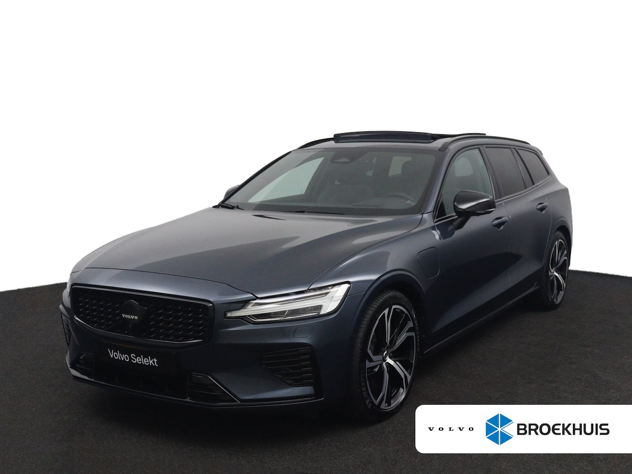Volvo V60 - T8 Plug-in hybrid AWD Ultra Dark | Trekhaak | Panoramadak | Sportstoelen | Long range | 19 - AutoWereld.nl