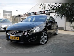 Volvo S60 - 1.6 T4F Summum / PANO / AUTOMAAT/ CAMERA / PDC / NAVI