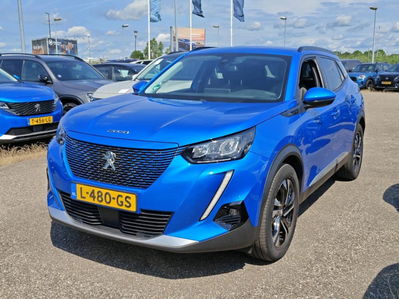 Peugeot e-2008 - EV 50kWh Allure Pack EV 50kWh 136pk Allure Pack - AutoWereld.nl