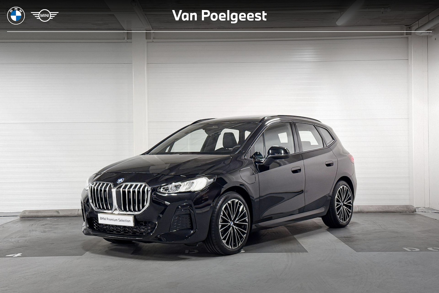 BMW 2-serie Active Tourer - 230e xDrive | M-Sport | Trekhaak | Panoramadak | Harman/Kardon - AutoWereld.nl