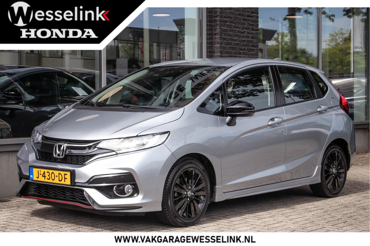 Honda Jazz - 1.5 i-VTEC Dynamic | All-season banden | Navigatie | Stoelverwarming - AutoWereld.nl
