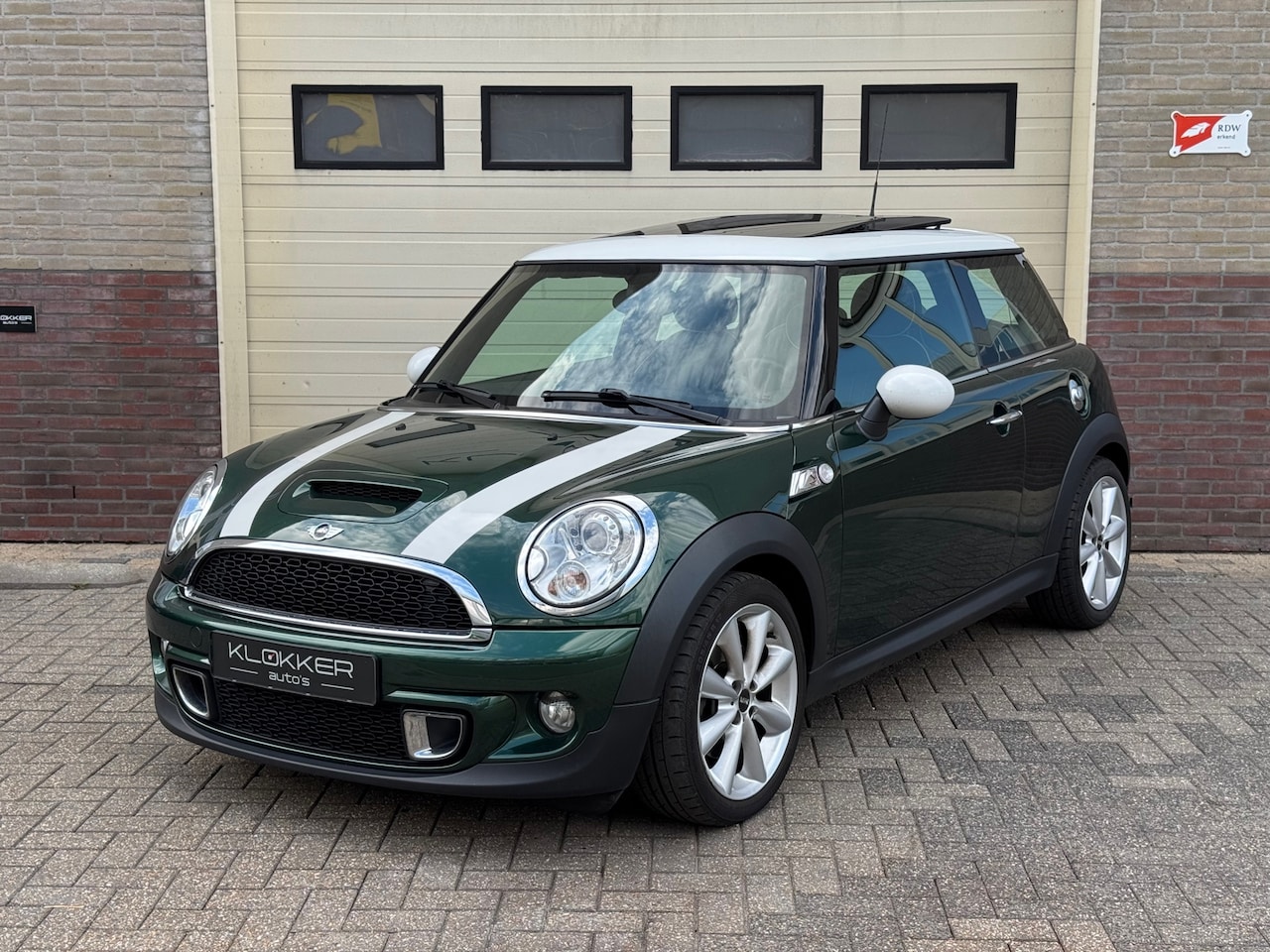 MINI Cooper S - 1.6 Chili 1E EIG|Orig NL|Automaat|Pano|Navigatie - AutoWereld.nl