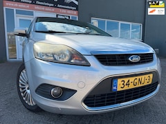 Ford Focus - 1.6 Titanium met parkeersensoren en bluetooth telefoon en cruise controle