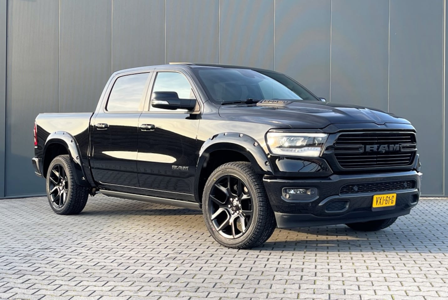 Dodge Ram 1500 - SPORT 5.7 V8 1E EIG PANO 360CAM ELEC STEPS - AutoWereld.nl