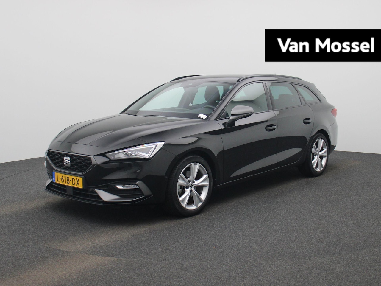 SEAT Leon Sportstourer - 1.5 eTSI FR Launch Edition | ELEKTR. ACHTERKLEP | STOEL-/STUURVERWARMING | ACHTERUITRIJCAM - AutoWereld.nl