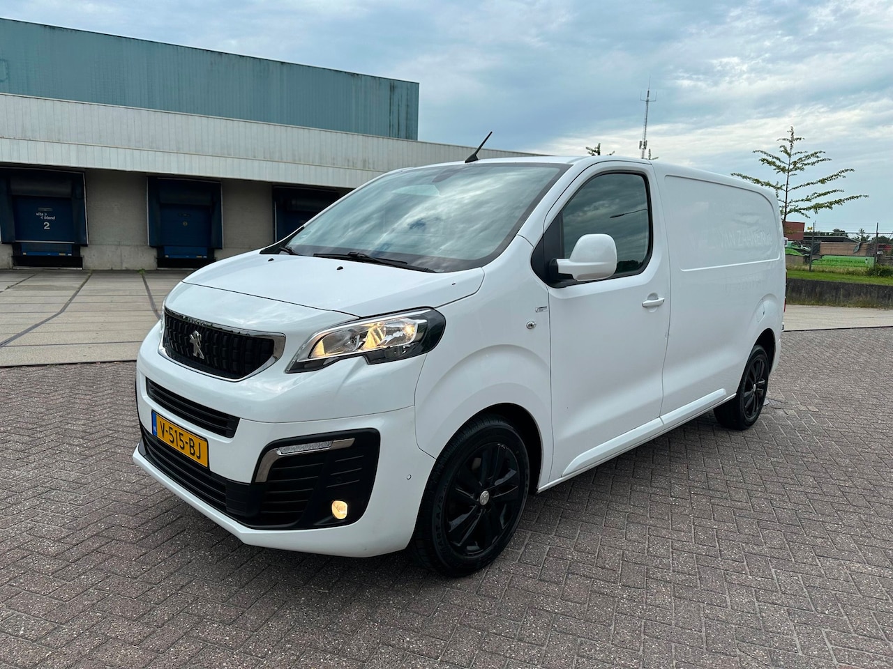 Peugeot Expert - 231S 2.0 BlueHDI 120 Premium Pack 231S 2.0 BlueHDI 120 Premium Pack - AutoWereld.nl