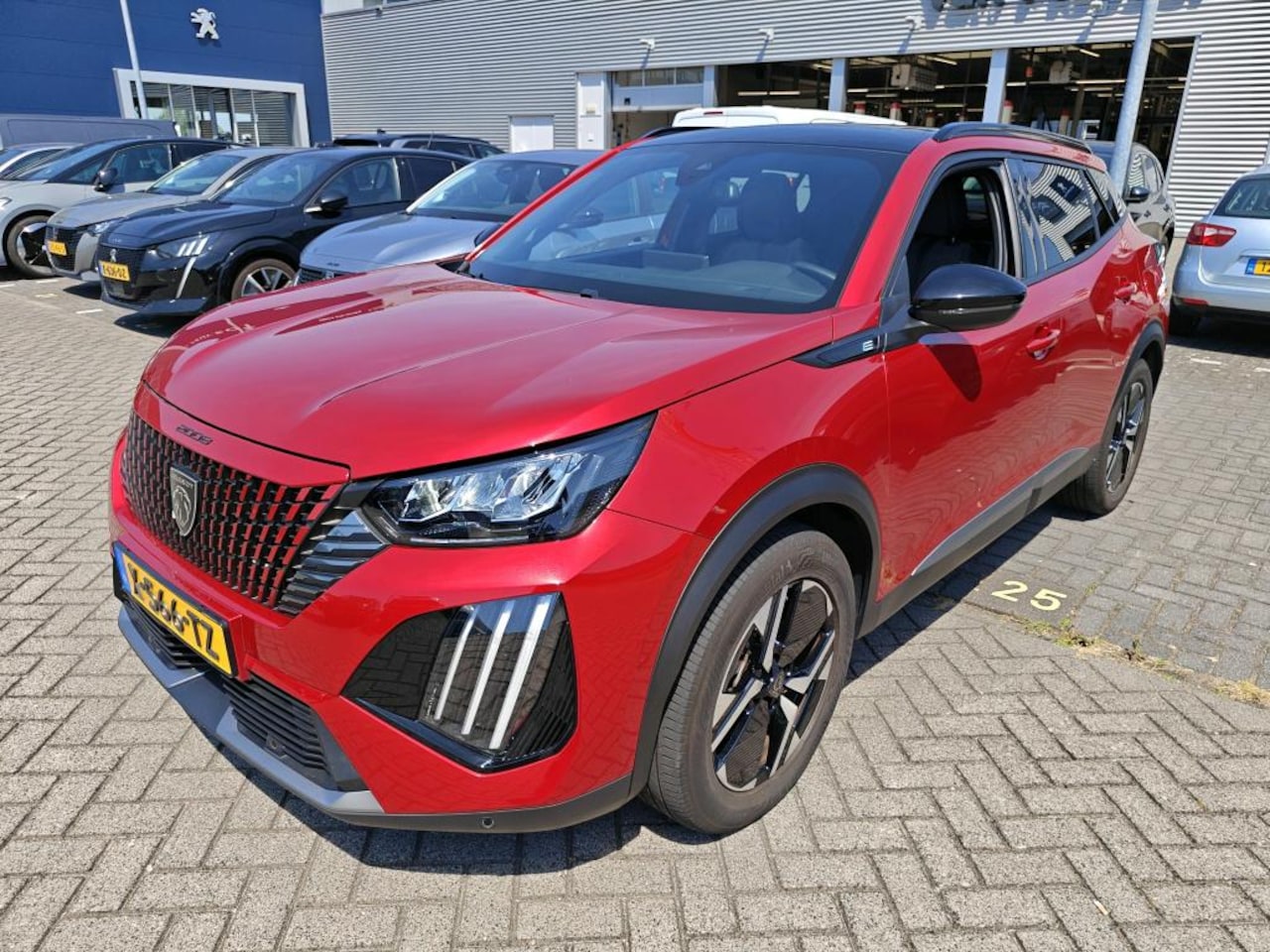 Peugeot e-2008 - EV 50kWh 136pk - AutoWereld.nl