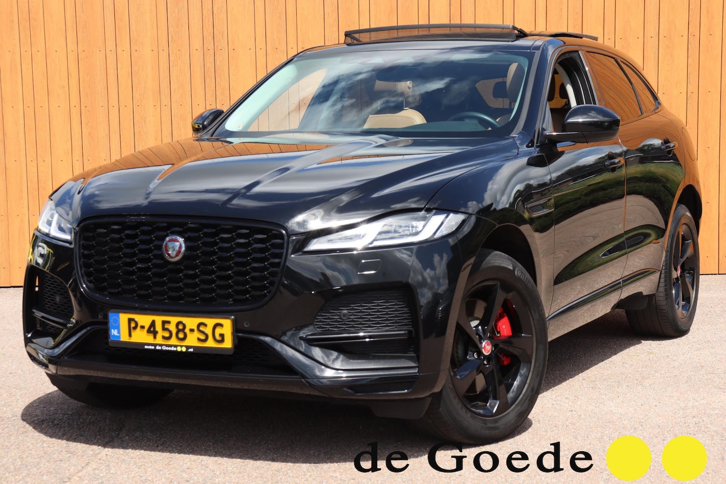 Jaguar F-Pace - 2.0 P400e PHEV R-Dynamic S org.NL ,schuifdak stuur+raamverw. - AutoWereld.nl