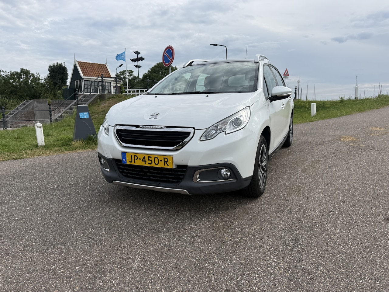 Peugeot 2008 - 1.2 PureTech Active bj juni2016/distr. vervangen 01-26/parkeersensoren achter - AutoWereld.nl