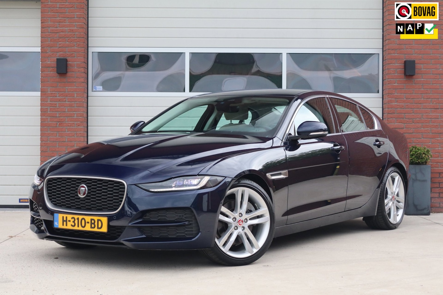 Jaguar XE - 2.0 P250 HSE 1e eigenaar 35.257km! | Dealer onderhouden | Virtual cockpit | Luxe lederen b - AutoWereld.nl