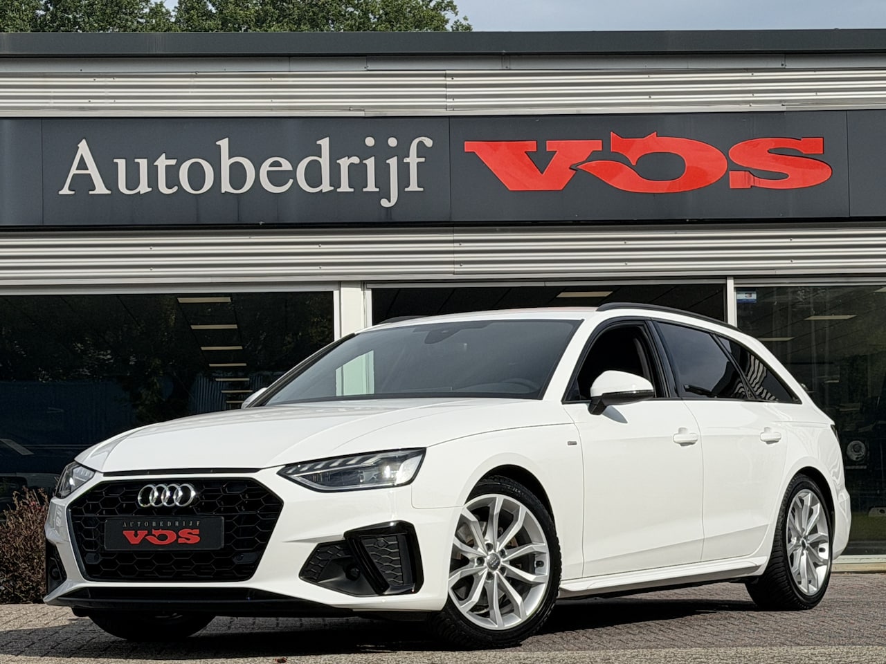Audi A4 Avant - 35 TFSI S-Line | Virtual cockpit | Camera | LED | Afn. trekhaak - AutoWereld.nl