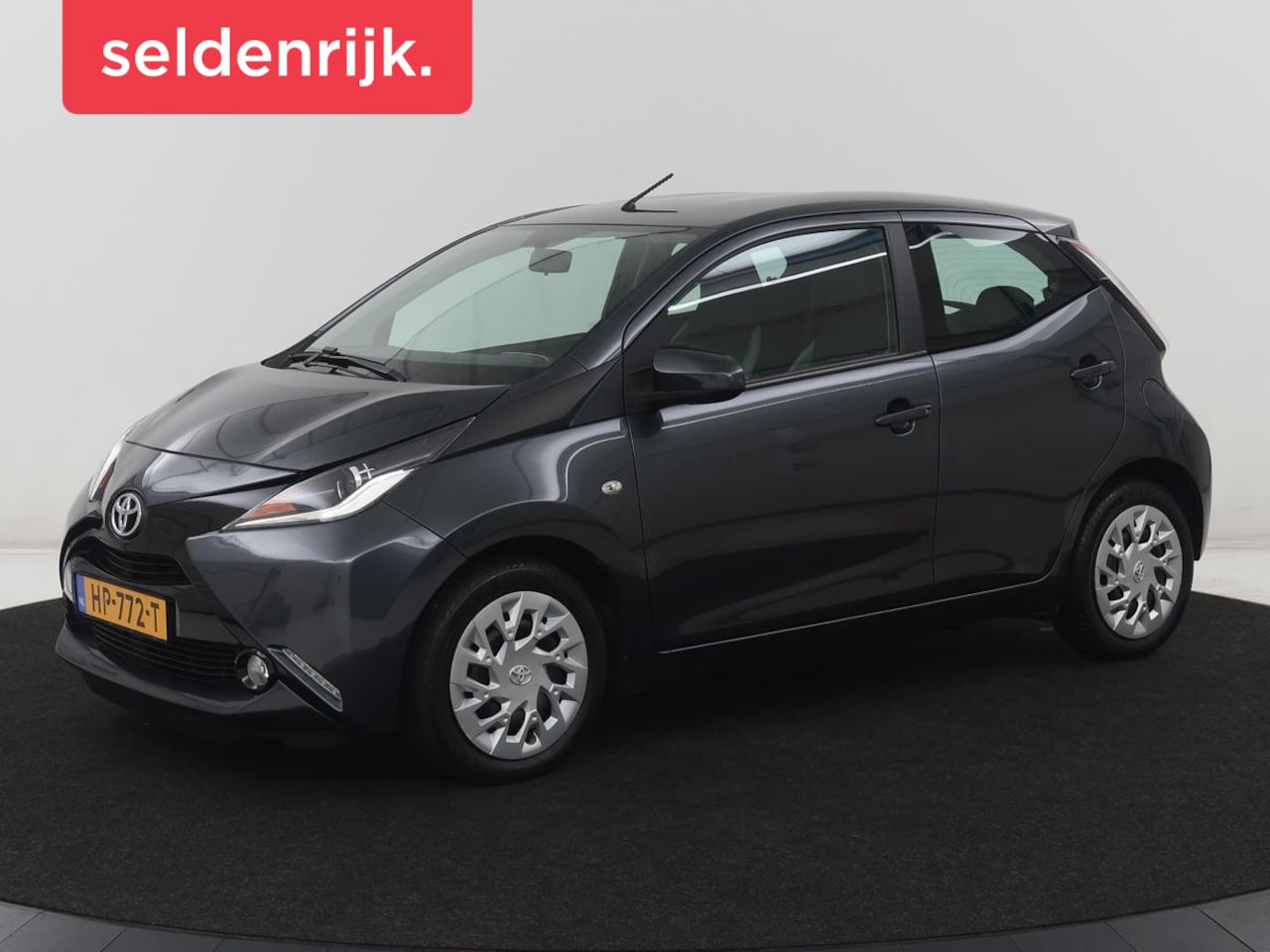 Toyota Aygo - 1.0 VVT-i x-play | Cruise control | Camera | Airco | Navigatie | Bluetooth - AutoWereld.nl