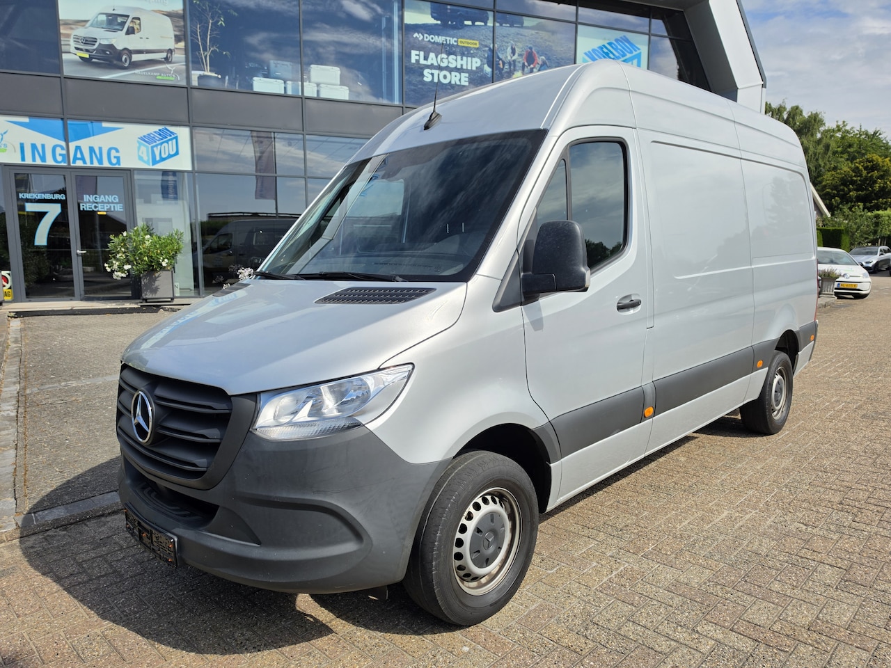 Mercedes-Benz Sprinter - 317 CDI L2-H2 RWD Automaat * Camera * Navi * Trekhaak * - AutoWereld.nl