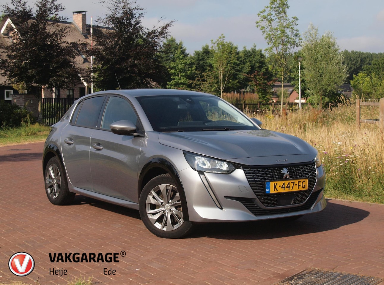 Peugeot e-208 - EV Allure 50 kWh | Camera | Apple Carplay | Navi | DAB | Cruise Control | - AutoWereld.nl