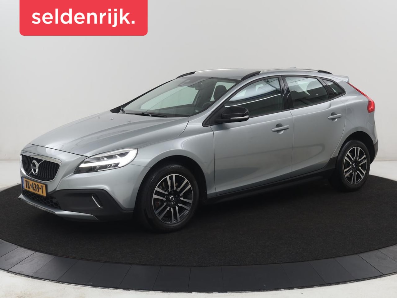 Volvo V40 Cross Country - 1.5 T3 Edition+ | Trekhaak | Stoelverwarming | Navigatie | Climate control | Bluetooth | C - AutoWereld.nl