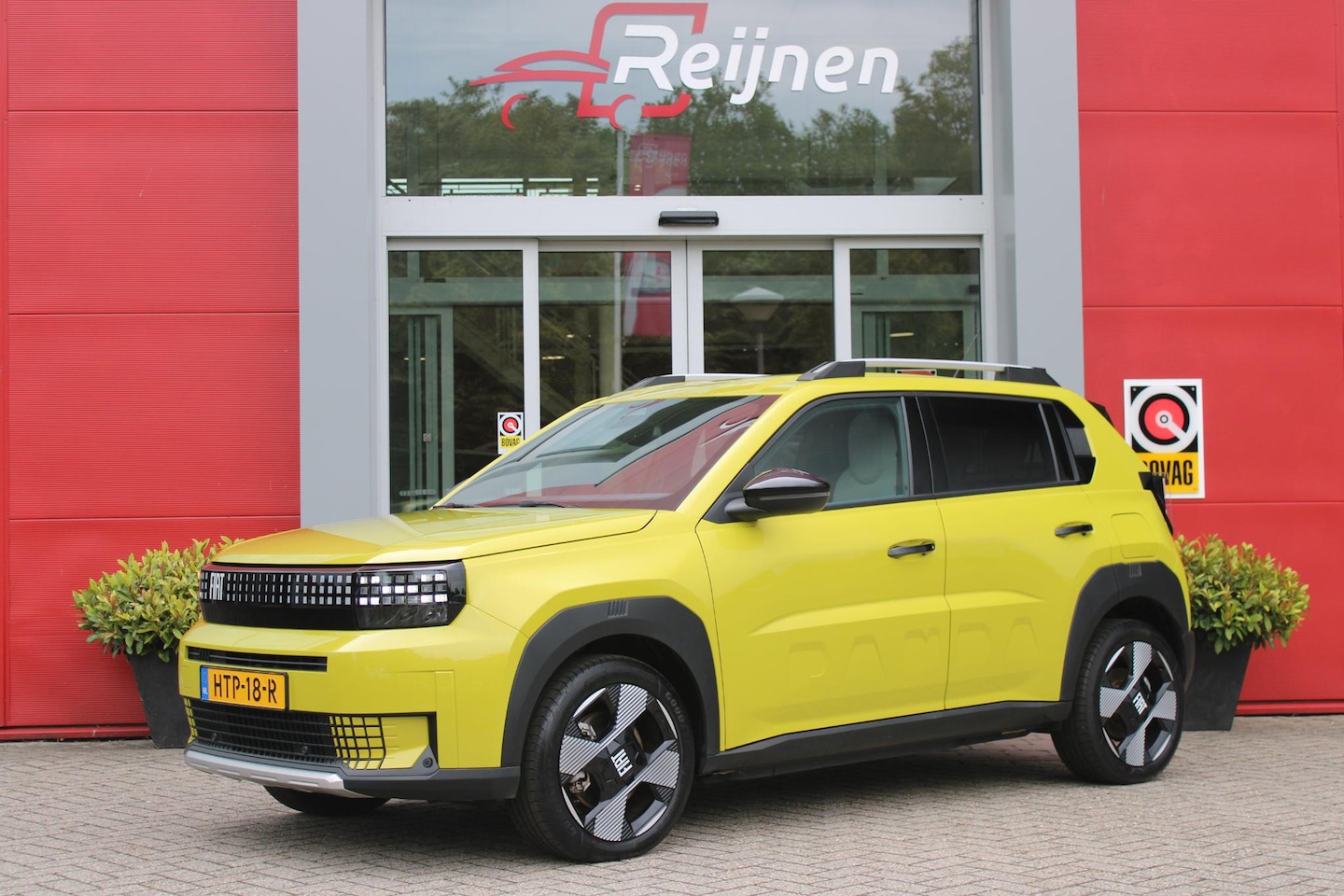 Fiat Grande Panda - LA PRIMA 113PK 11 kW 44 kWh | WINTERPACK: STOEL/STUUR/VOORRUIT VERWARMING | DRAADLOZE APPL - AutoWereld.nl
