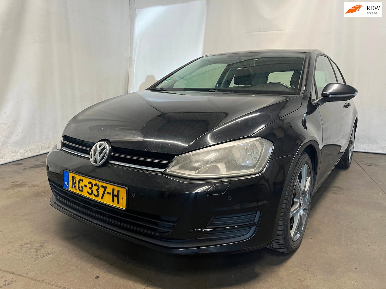 Volkswagen Golf - 2.0 TDI Highline SCHADEAUTO! - AutoWereld.nl