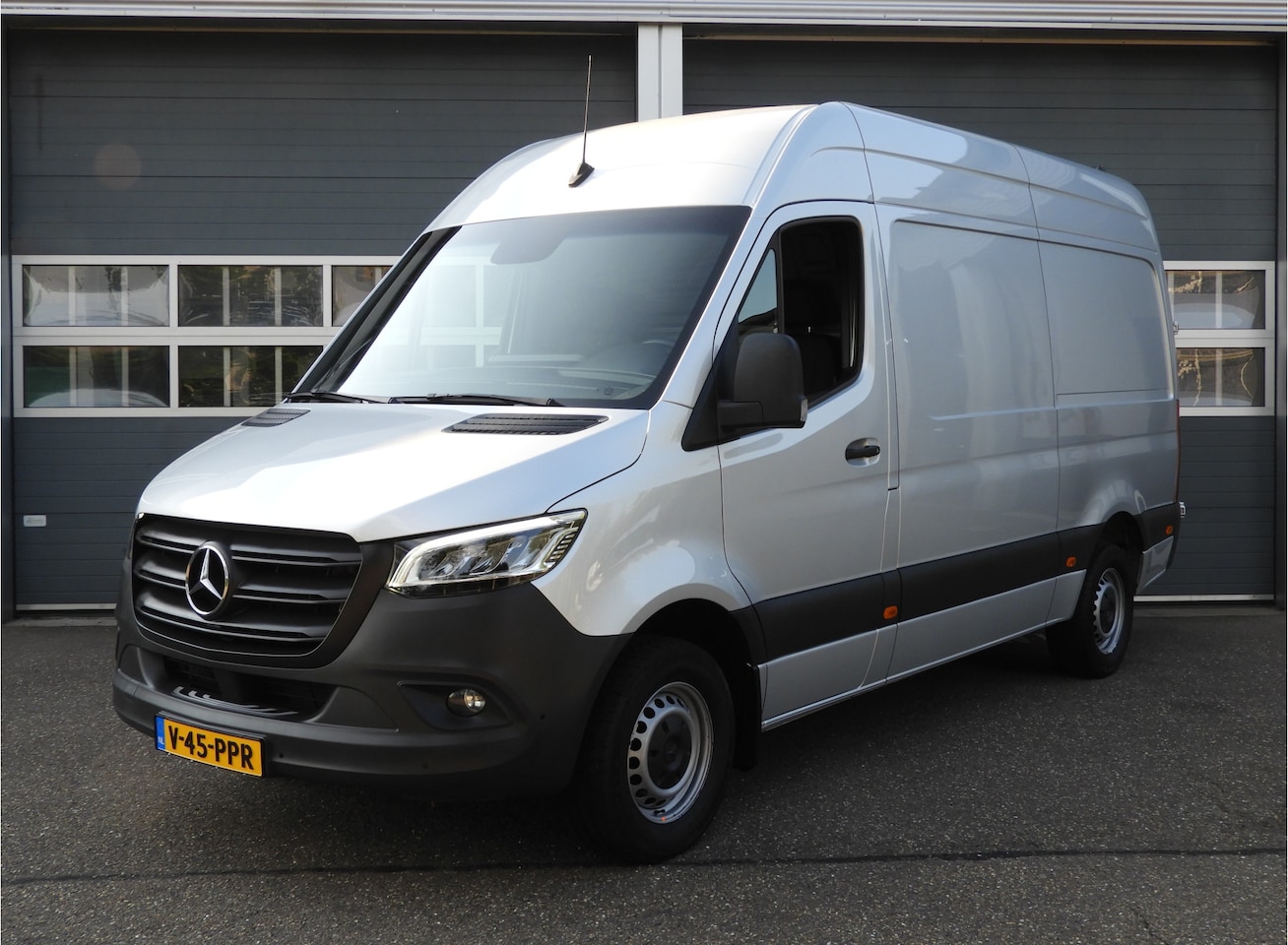 Mercedes-Benz Sprinter - 317 1.9 CDI L2H2 RWD AUT | LED | CAMERA | CRUISE | SORTIMO INRICHTING - AutoWereld.nl