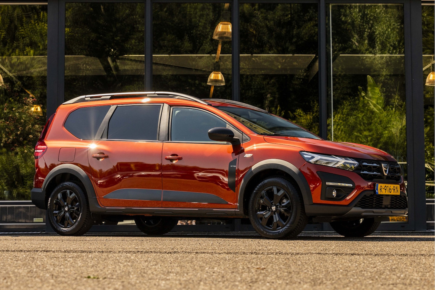 Dacia Jogger - 1.0 TCe 100 Bi-Fuel Extreme 5p. 1.0 TCe 100 Bi-Fuel Extreme 5p. - AutoWereld.nl