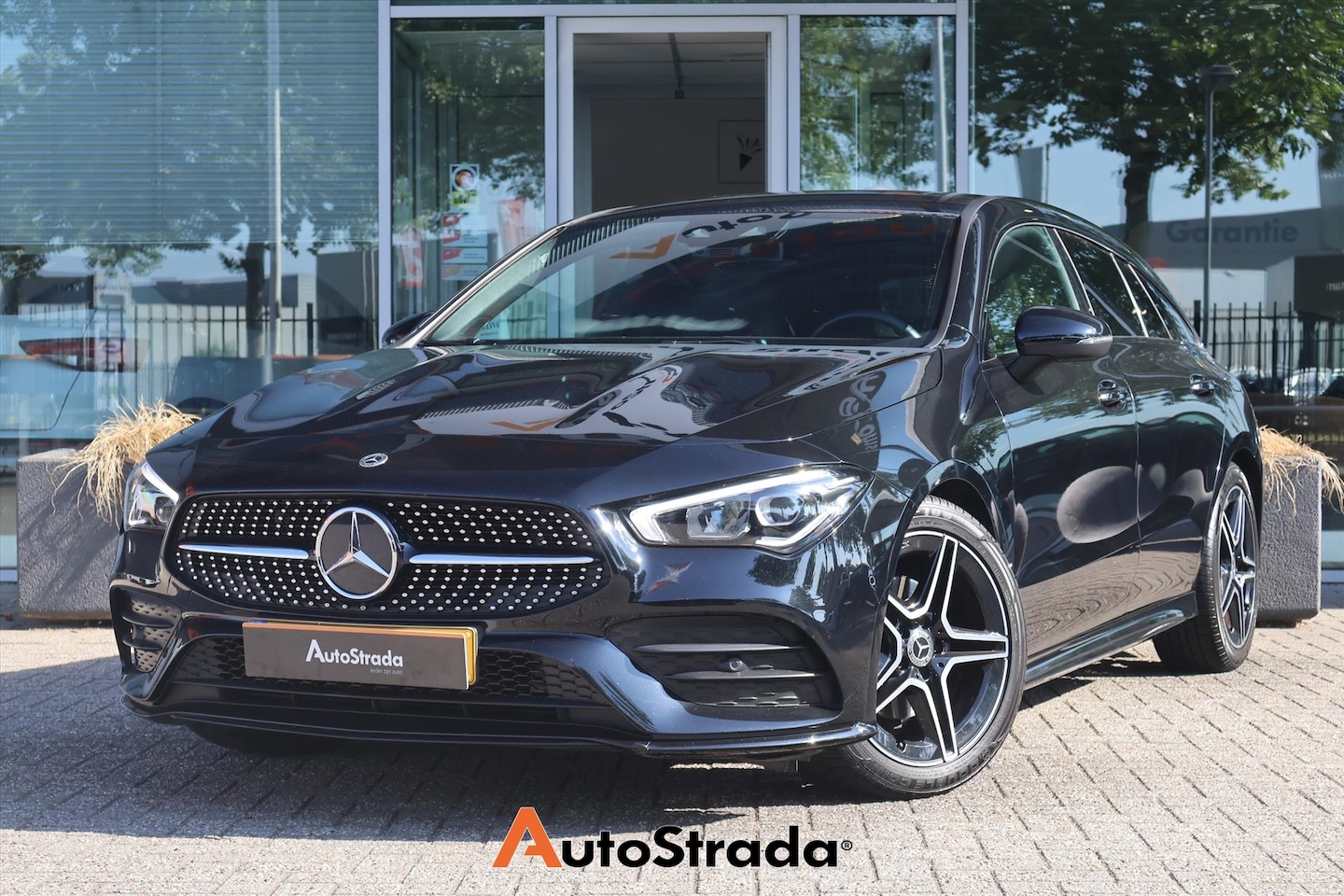 Mercedes-Benz CLA-klasse Shooting Brake - 180 AMG-Line 136pk 7G-DCT | LED | Sfeer | MBUX | Carplay | Navi | Camera | Climate | Cruis - AutoWereld.nl