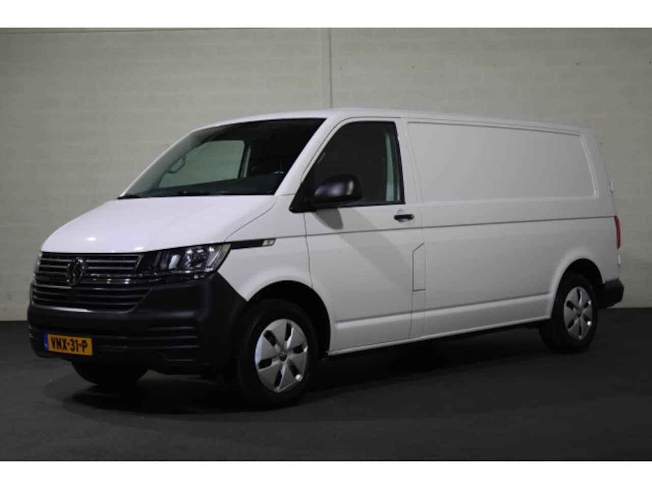 Volkswagen Transporter - 2.0 TDI L2H1 2.0 TDI L2 H1 - AutoWereld.nl
