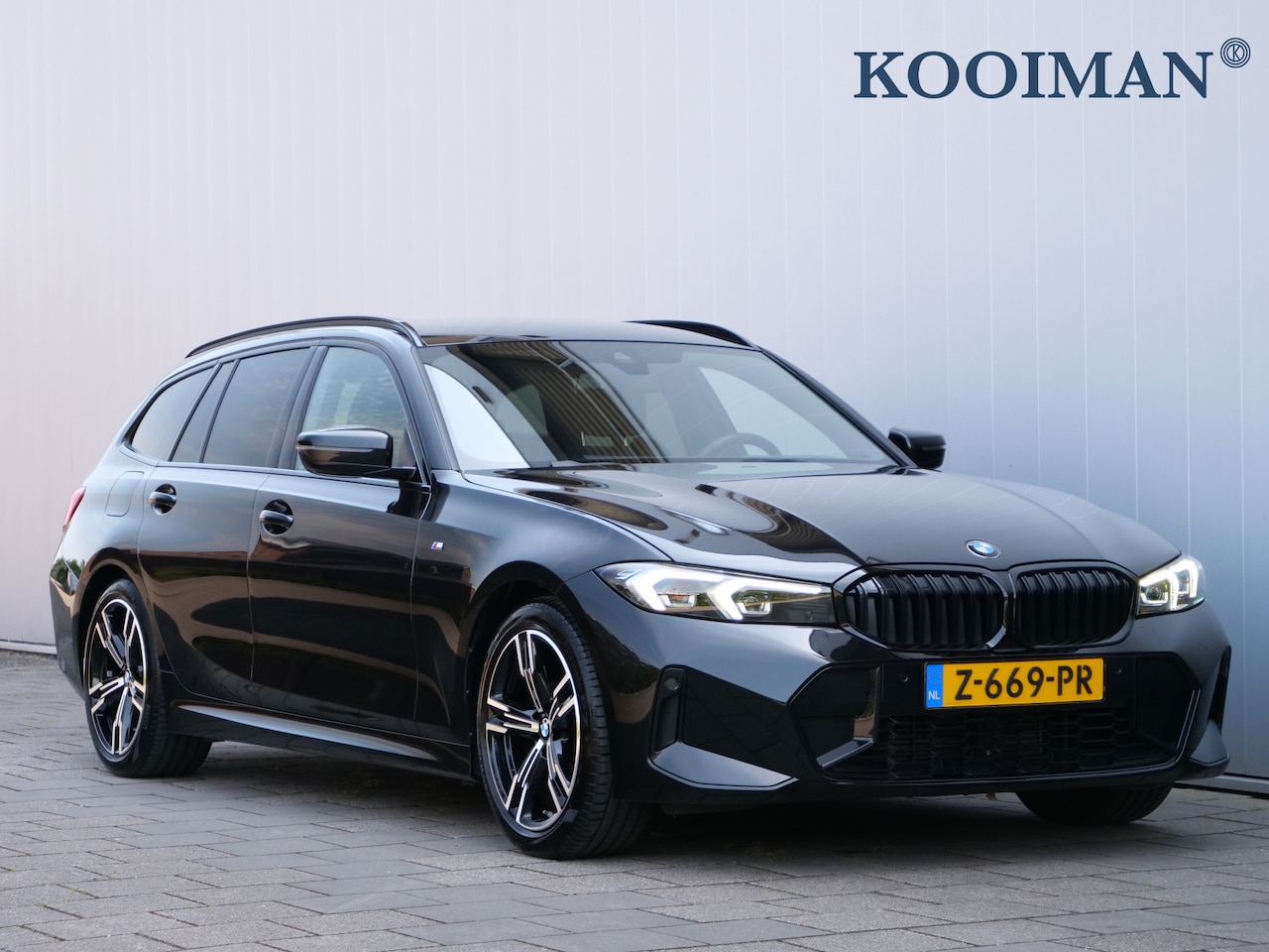 BMW 3-serie Touring - 157pk M-Sport Automaat 318i Trekhaak / 18 Inch / Sporstoelen - AutoWereld.nl