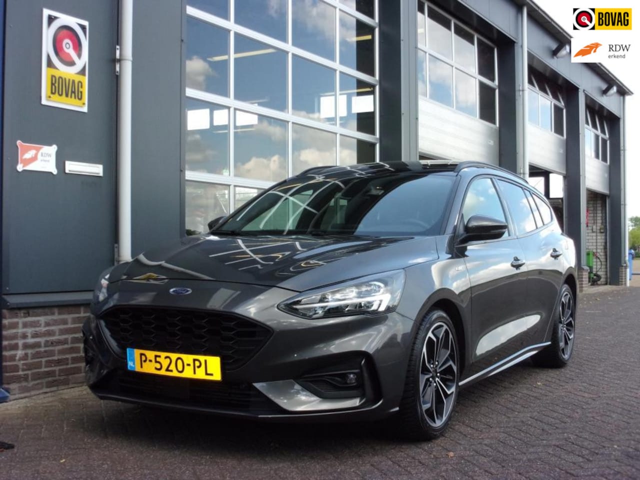 Ford Focus Wagon - 1.5 EcoBoost ST-Line Panoramadak Automaat - AutoWereld.nl