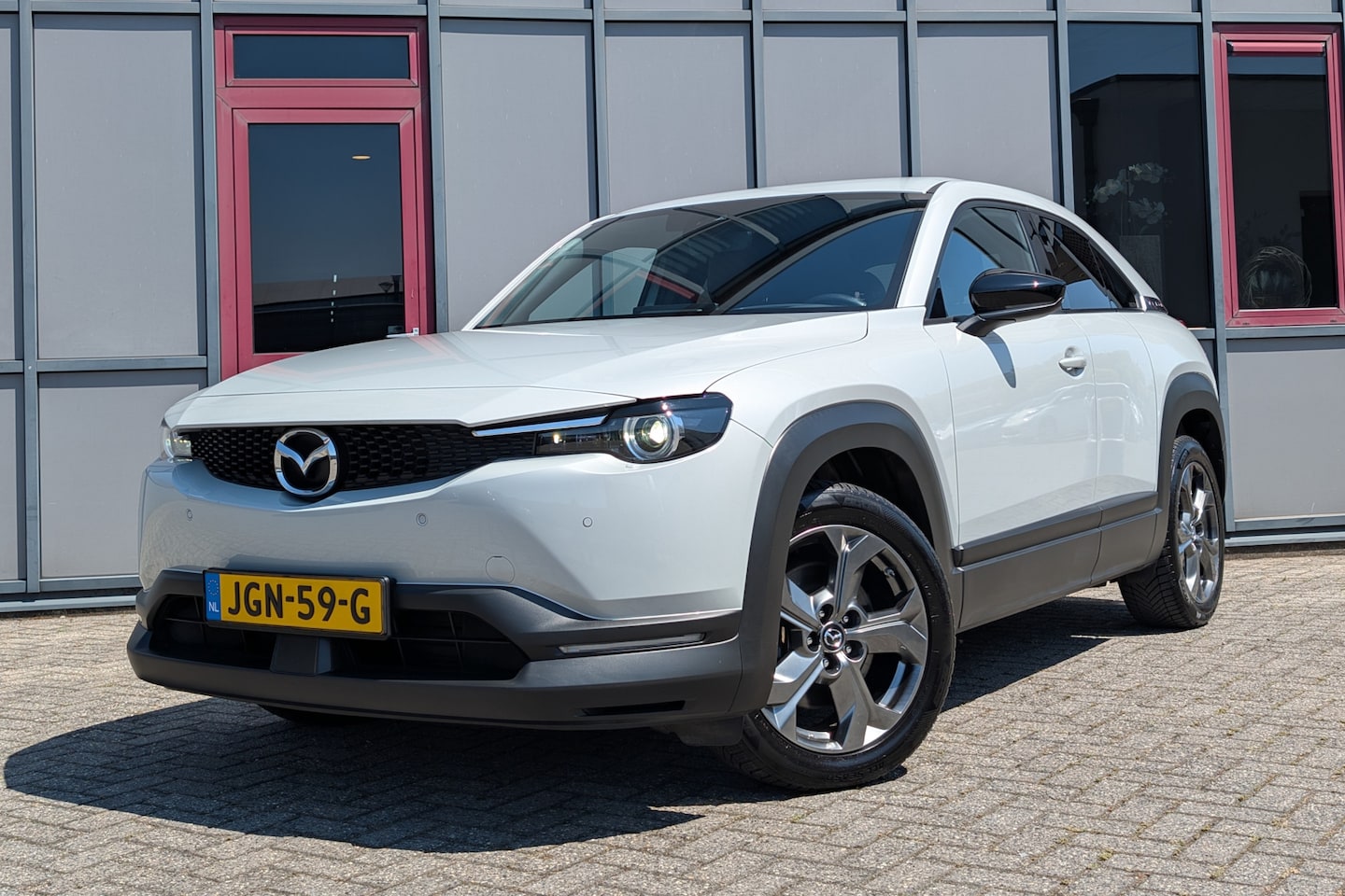 Mazda MX-30 - e-SkyActiv 145 First Edition 36kWh SOH 95% Apple CarPlay / Android Auto - AutoWereld.nl