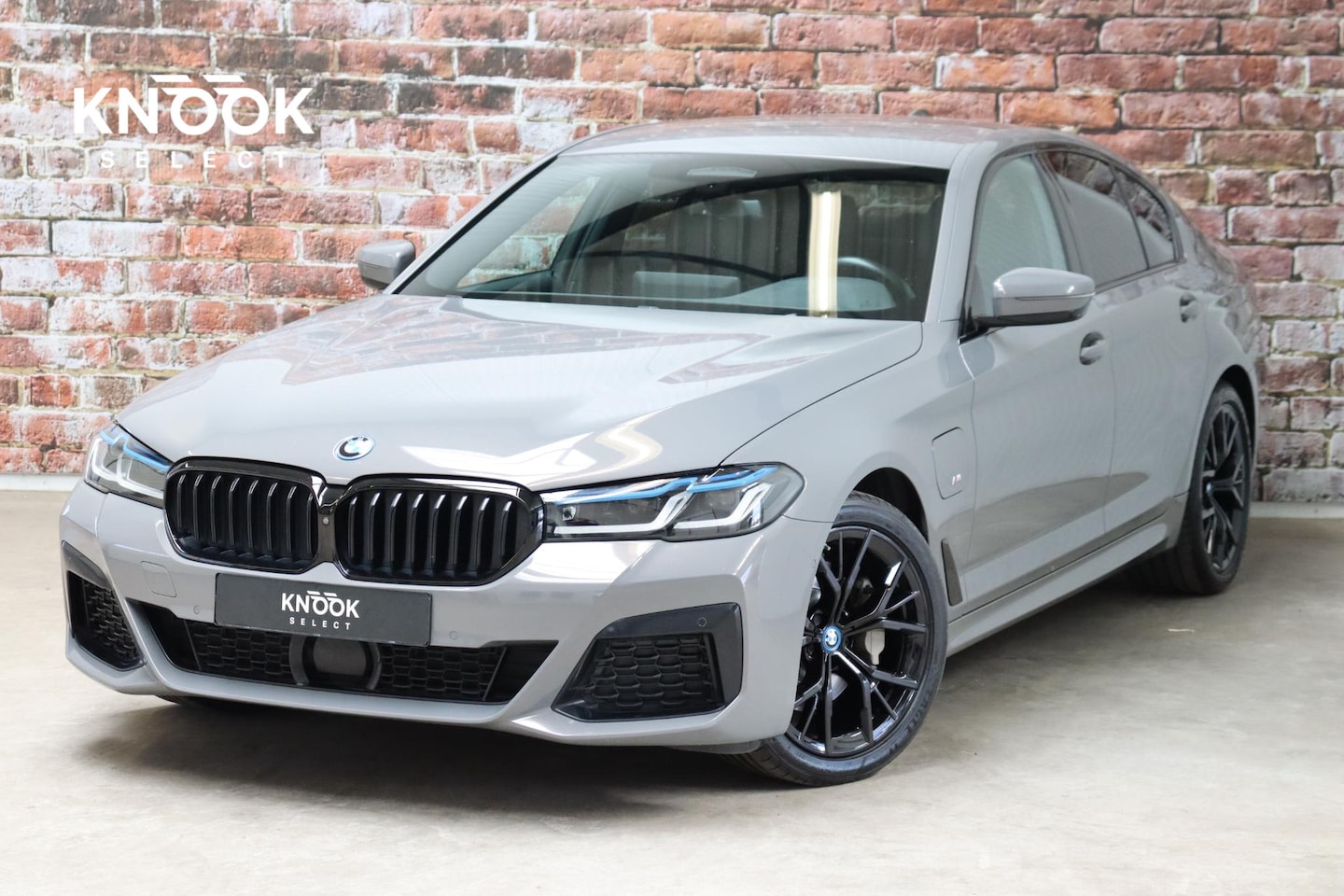 BMW 5-serie - Sedan 530e High Executive M Sport Pakket Automaat / Live Cockpit Professional / Trekhaak / - AutoWereld.nl