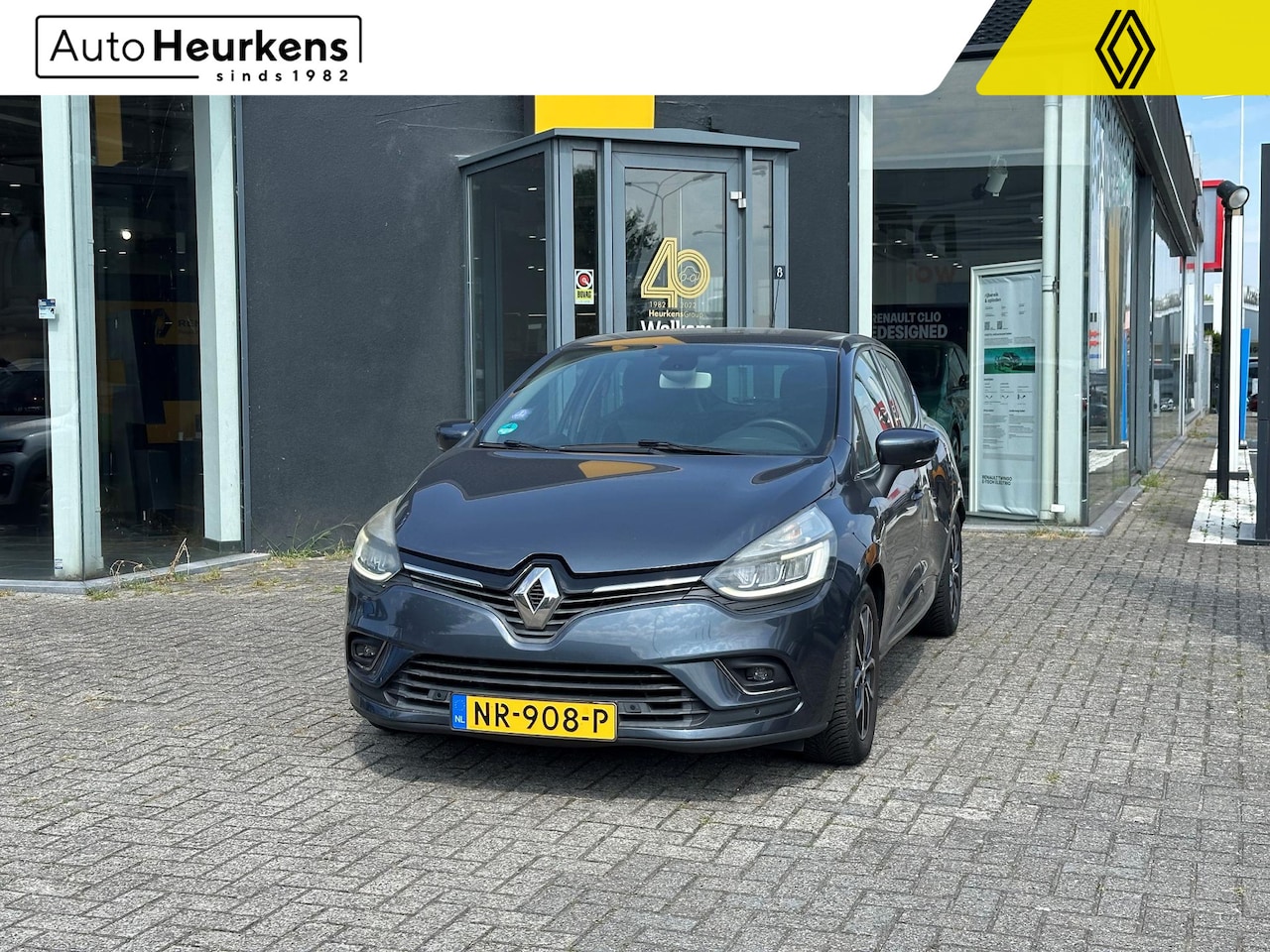 Renault Clio - TCe 90 Intens l Origineel NL l 1e-Eigenaar l NAP l Zomer- en winterset banden - AutoWereld.nl