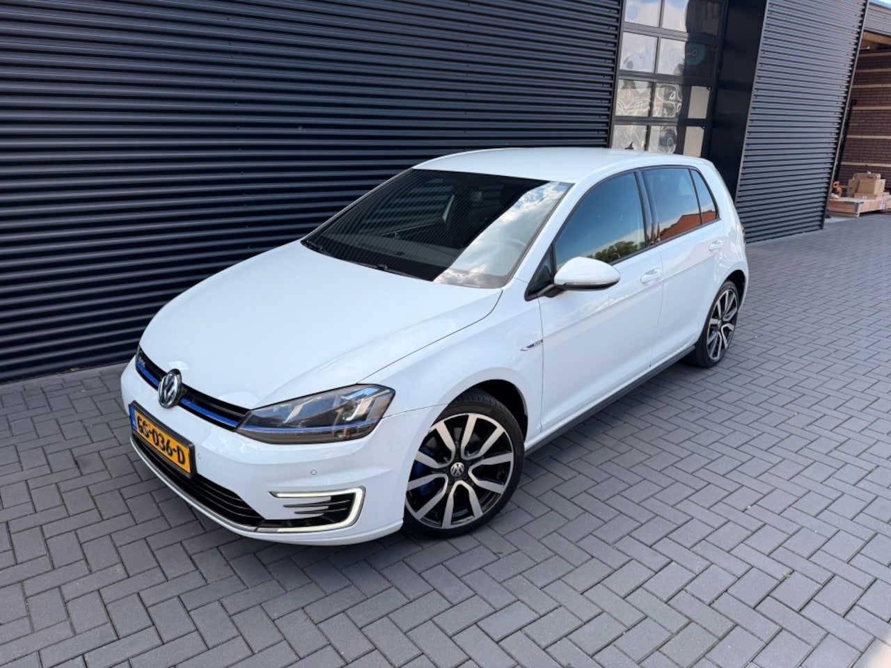 Volkswagen Golf - 1.4 TSI GTE| DSG| LED| XENON| NAVI| TREKHAAK| 18"| NAP - AutoWereld.nl