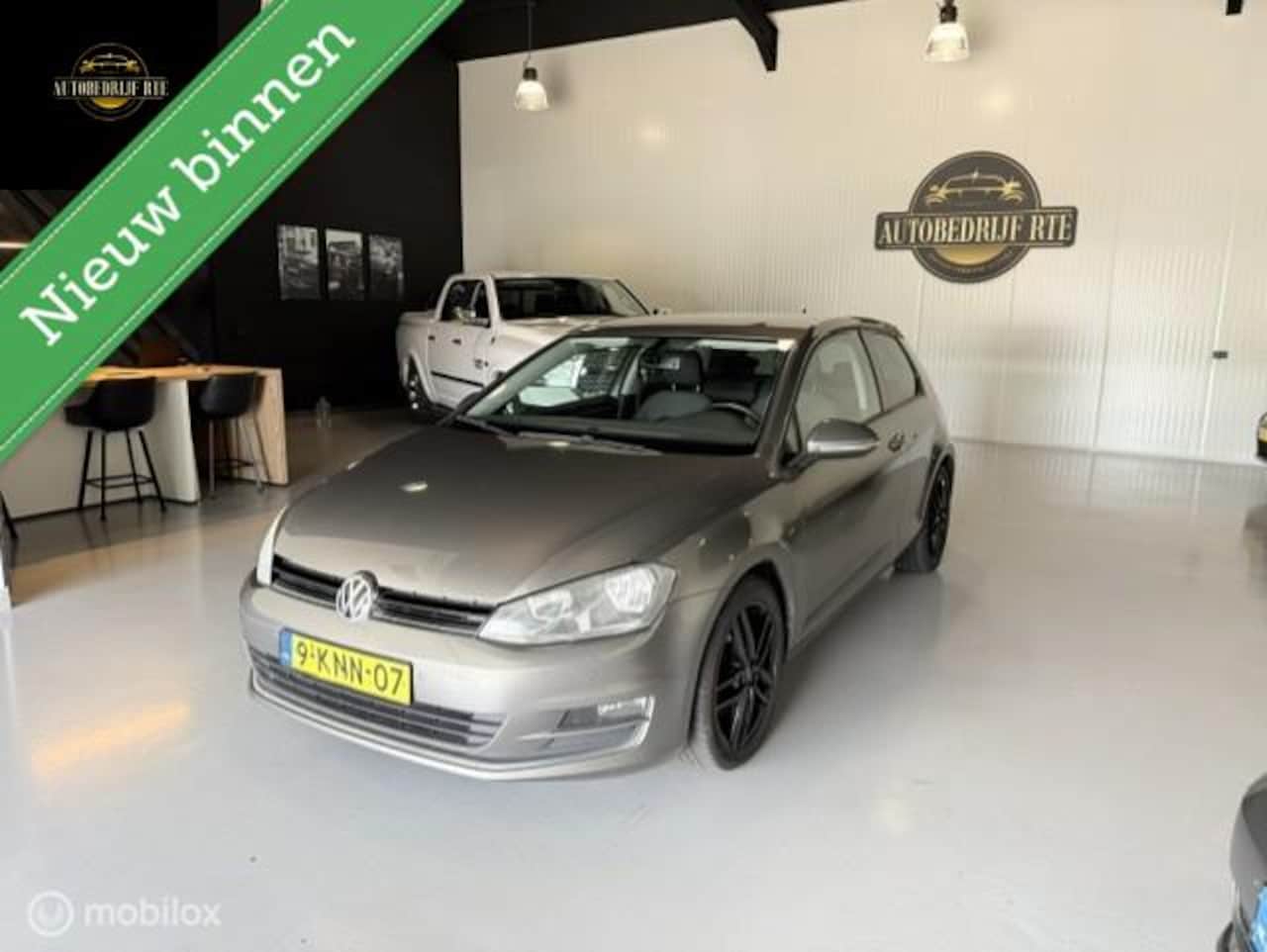 Volkswagen Golf - 1.6 TDI Highline Automaat Goed onderhouden - AutoWereld.nl
