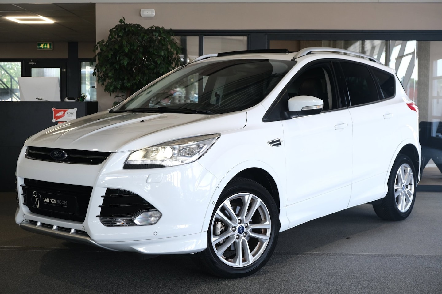Ford Kuga - 1.5 ST-line Navi Camera Panormadak - AutoWereld.nl