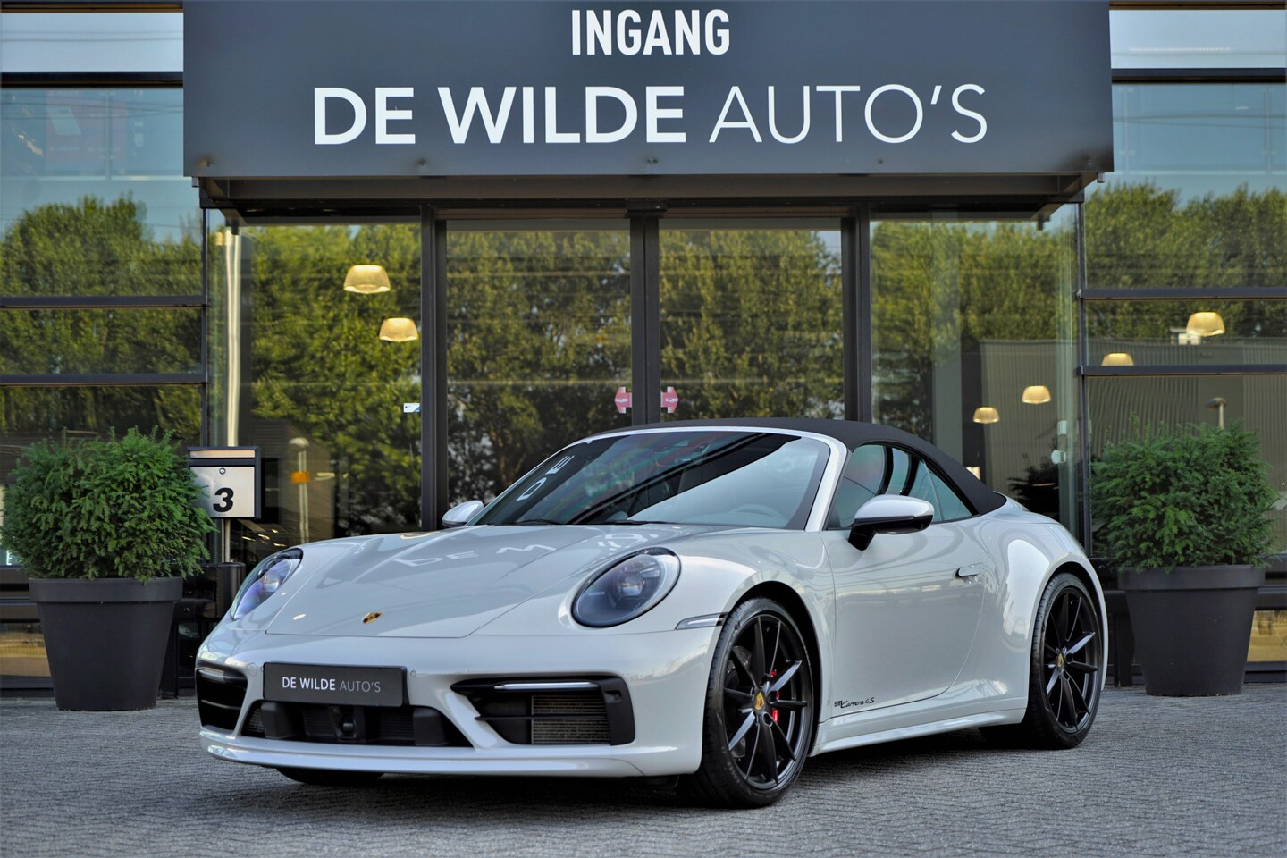 Porsche 911 Cabrio - 3.0 Carrera 4S SportDesign Krijt Achterasbesturing Stoelventilatie 18-weg InnoDrive SportC - AutoWereld.nl