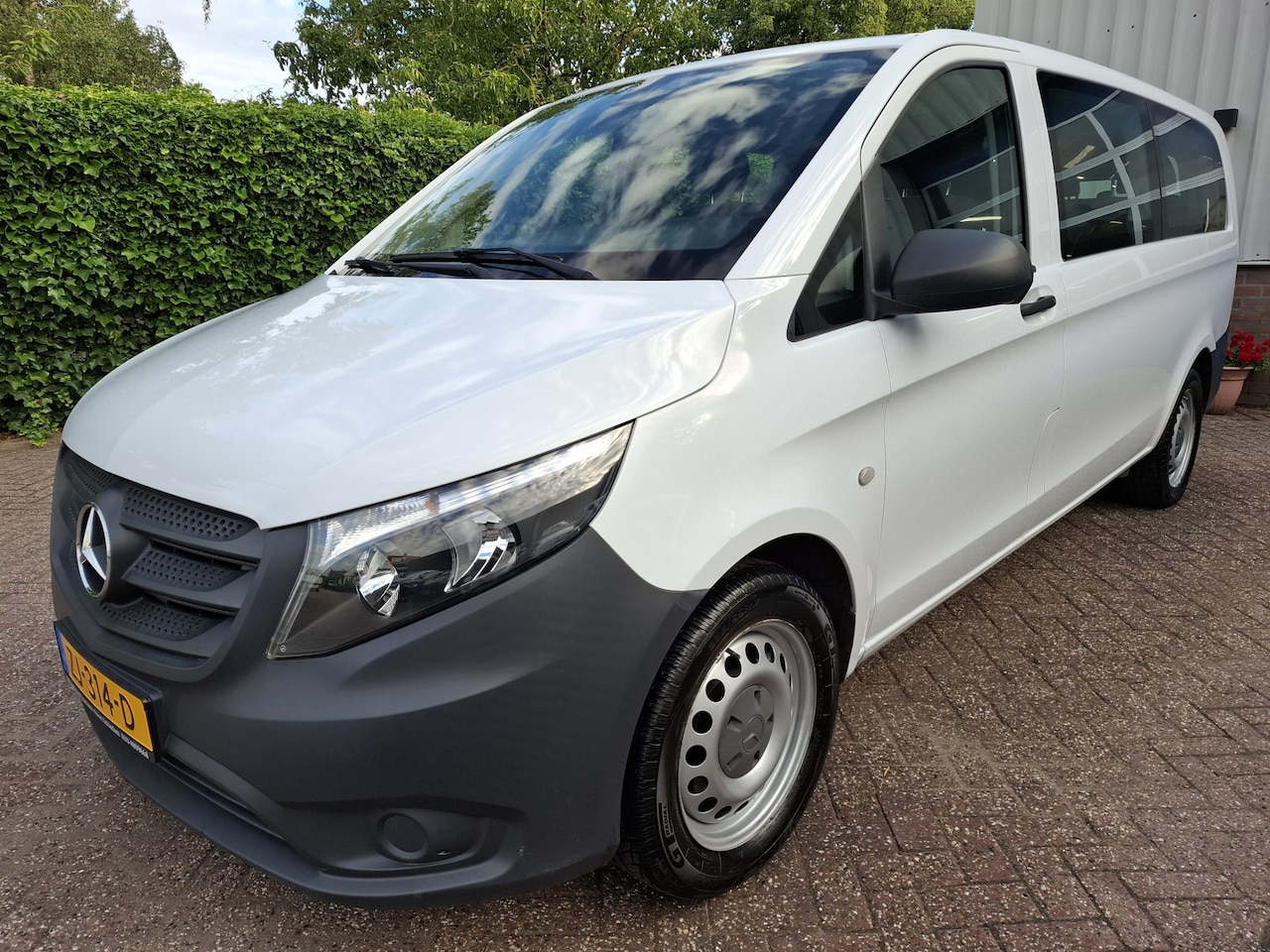 Mercedes-Benz Vito Tourer - 114 BlueTEC Pro Extra Lang 25995.- INCL BTW 9-PERSOONS 135PK - AutoWereld.nl