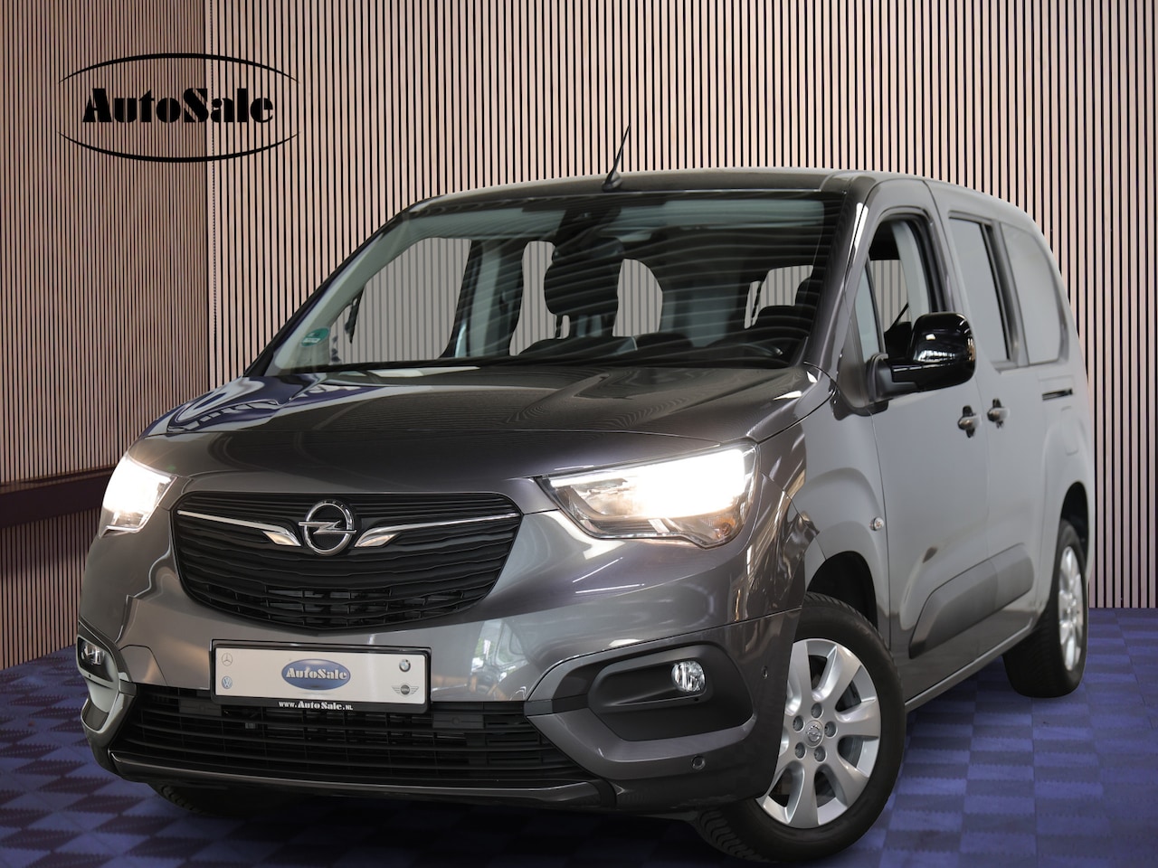 Opel Combo Tour - 1.2 Turbo Innovation XL 7pers AUTOM NAVI Carplay TREKH 360 Cam L2H1 '22 - AutoWereld.nl