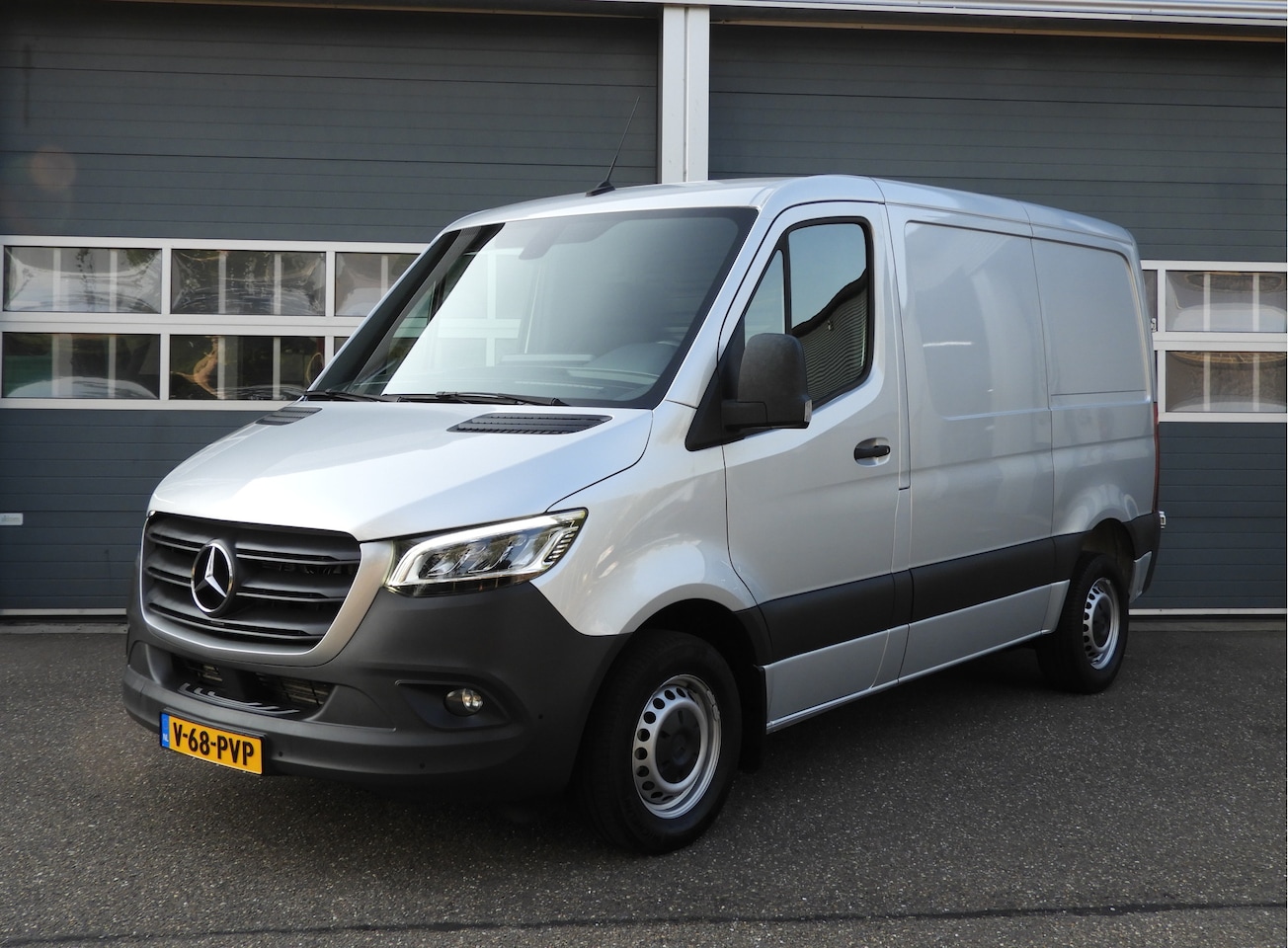 Mercedes-Benz Sprinter - 314 2.2 CDI L1H1 AUT | LED | CAMERA | DISTRONIC | MBUX - AutoWereld.nl