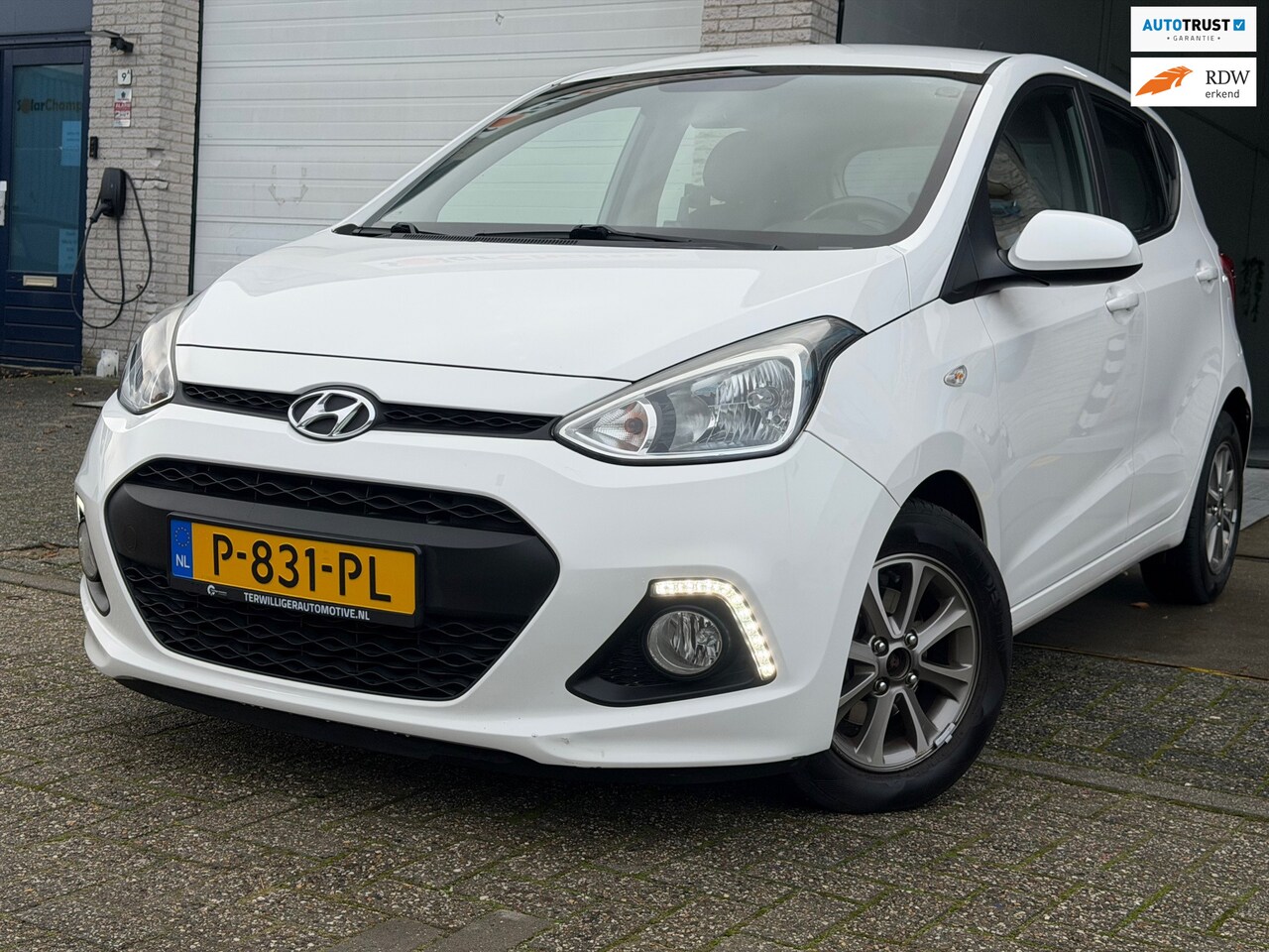 Hyundai i10 - 1.0i i-Drive/5drs/ 3e EIG/ dealeronderhouden/ 1jaar apk/ volle opties/ zeer nette auto. - AutoWereld.nl