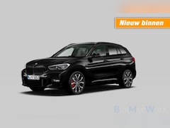 BMW X1 - sDrive20i M-Sport, Pano, LED, Stoel/stuurverw, Leer, Keyless, HUD, Camera, Dealer OH