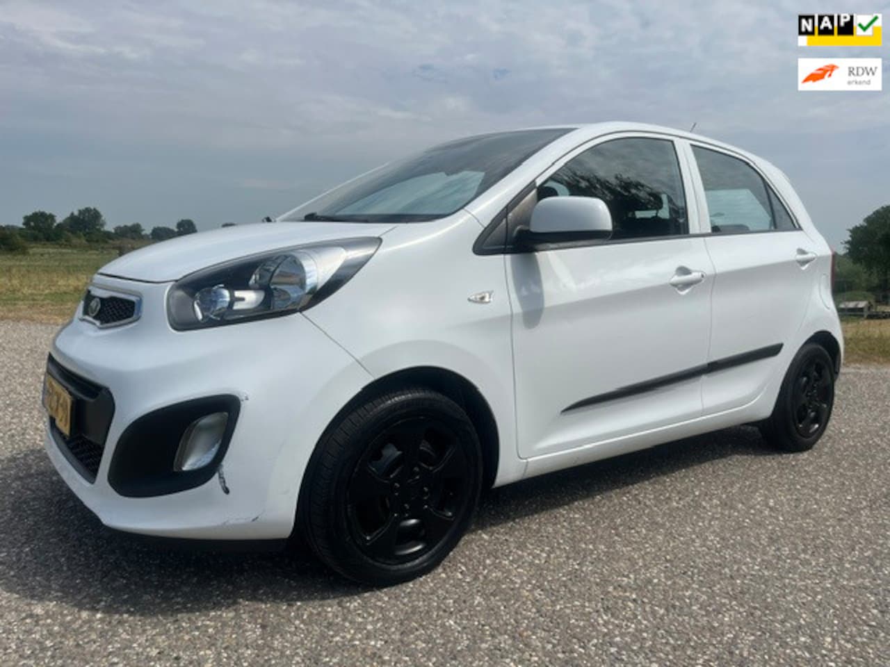 Kia Picanto - 1.0 CVVT ISG Comfort Pack Airco 91866 km nap bj 2013 zitten wat kleine beschadeingen aan - AutoWereld.nl