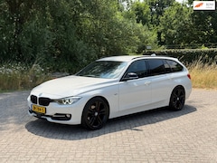 BMW 3-serie Touring - 320i High Executive AUTOMAAT I LED I NAVI I VOLL ONDERHOUD