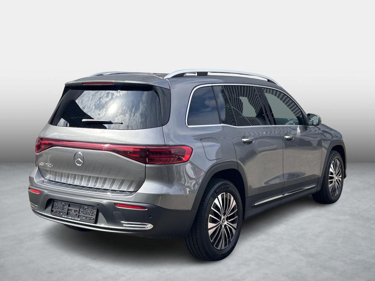 Mercedes-Benz EQB - 250+ | 7-Zits | Panoramadak | RijAssistent pakket | Head up display - AutoWereld.nl